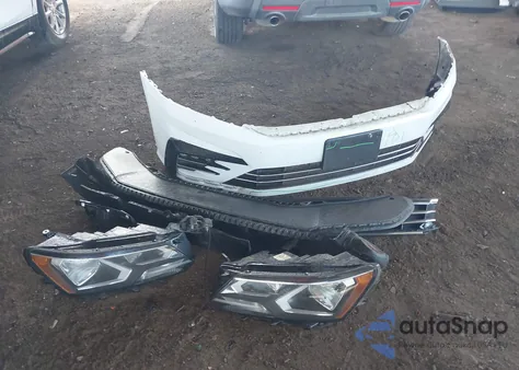 2017 Volkswagen Passat 1.8T R-Line z USA, uszkodzony, nr VIN 1VWDT7A32HC078796